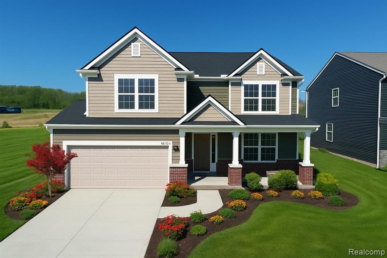 30112 Norway Dr in South Lyon, MI