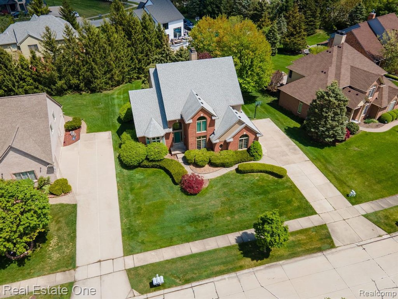 4458 Hycliffe Dr in Troy, MI Photo 46