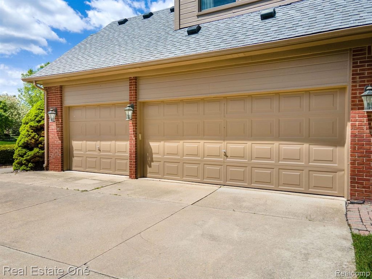4458 Hycliffe Dr in Troy, MI Photo 39