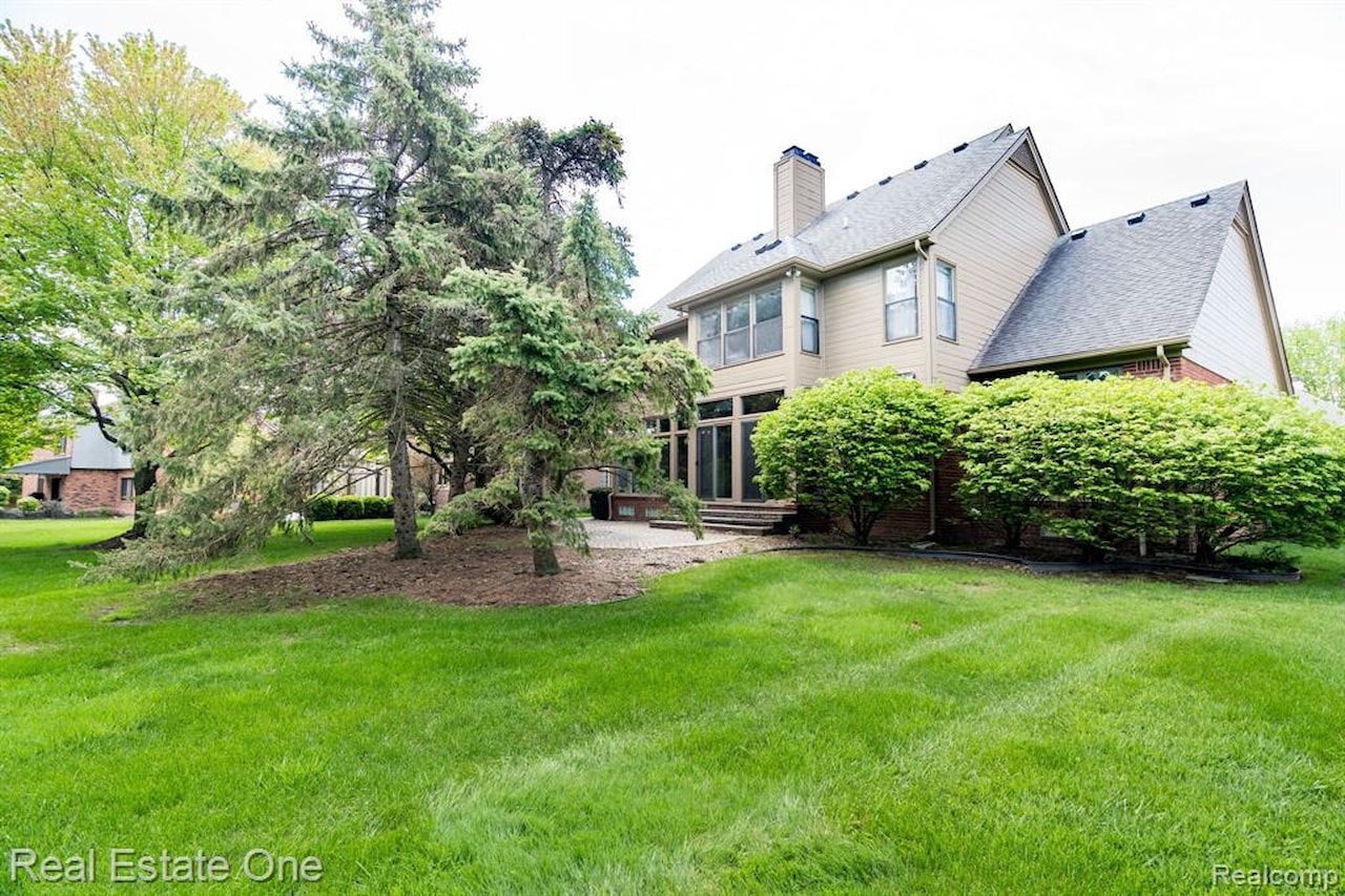 4458 Hycliffe Dr in Troy, MI Photo 43