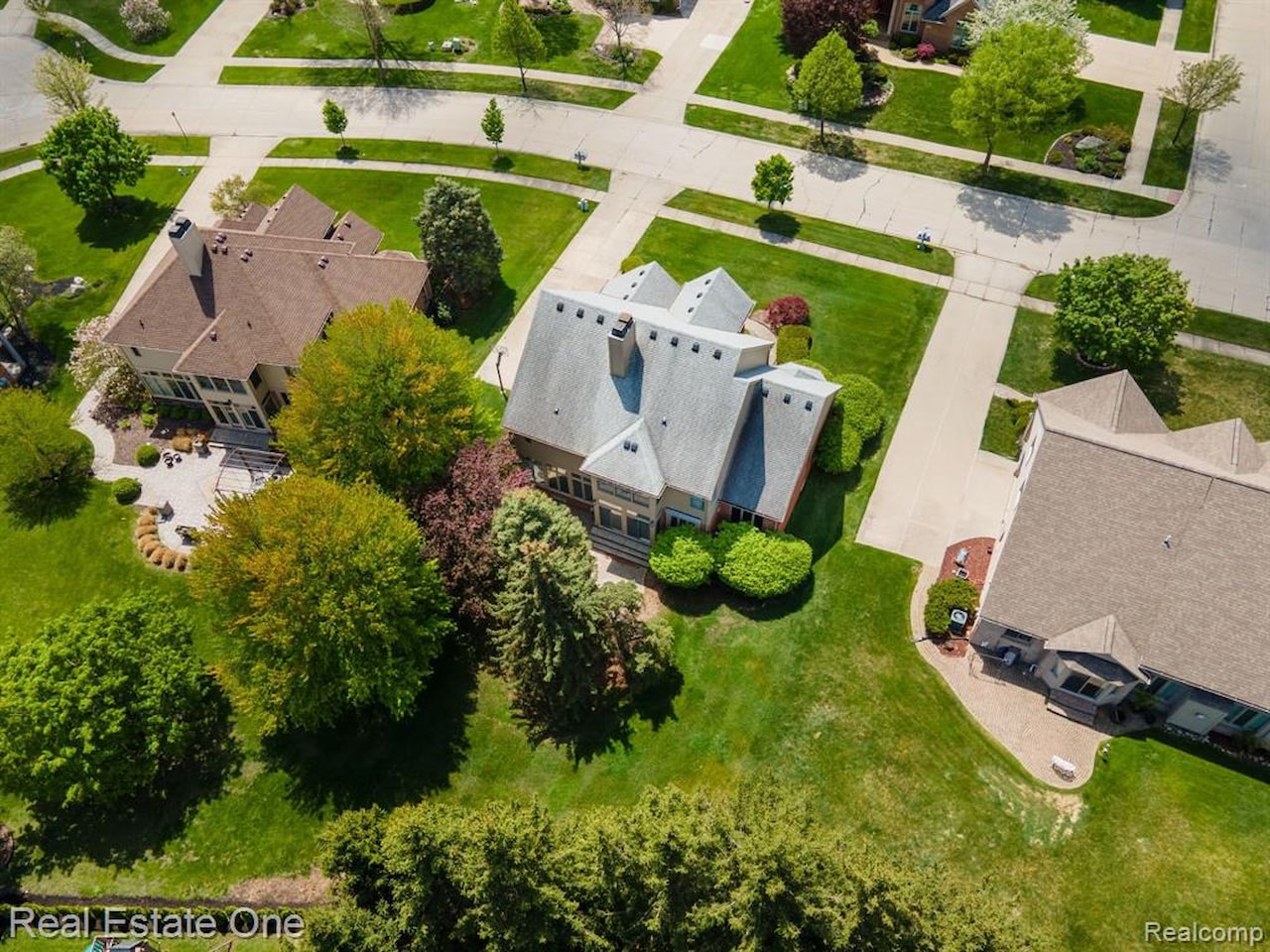 4458 Hycliffe Dr in Troy, MI Photo 45
