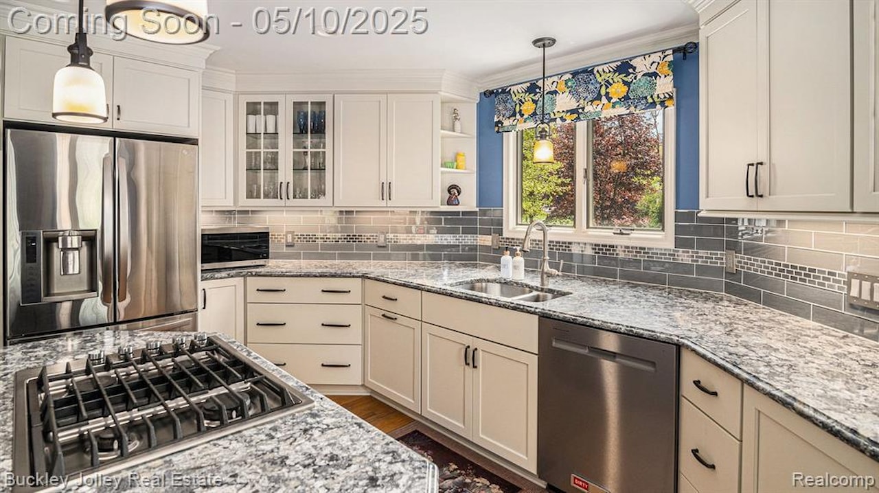 6858 Corrigan Dr in Hamburg Twp, MI Photo 7