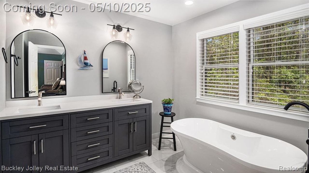 6858 Corrigan Dr in Hamburg Twp, MI Photo 10