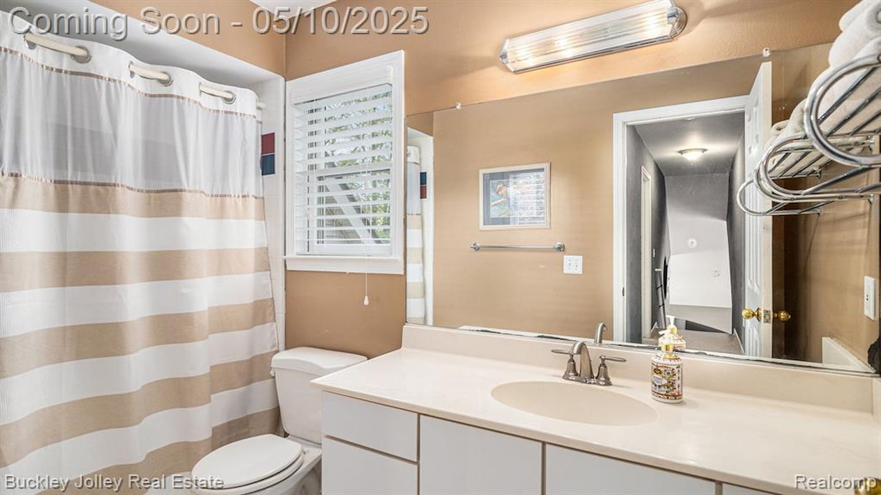 6858 Corrigan Dr in Hamburg Twp, MI Photo 15