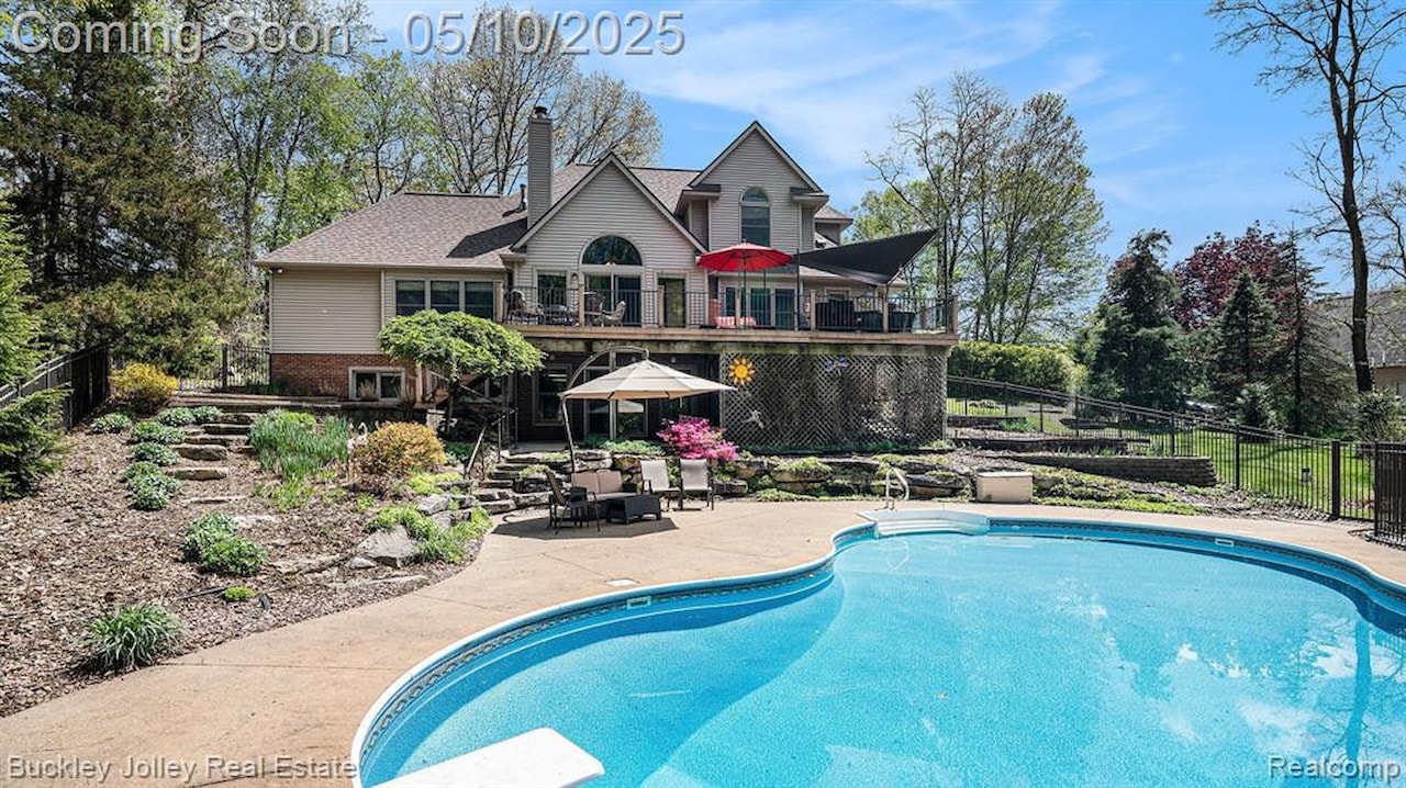 6858 Corrigan Dr in Hamburg Twp, MI Photo 2