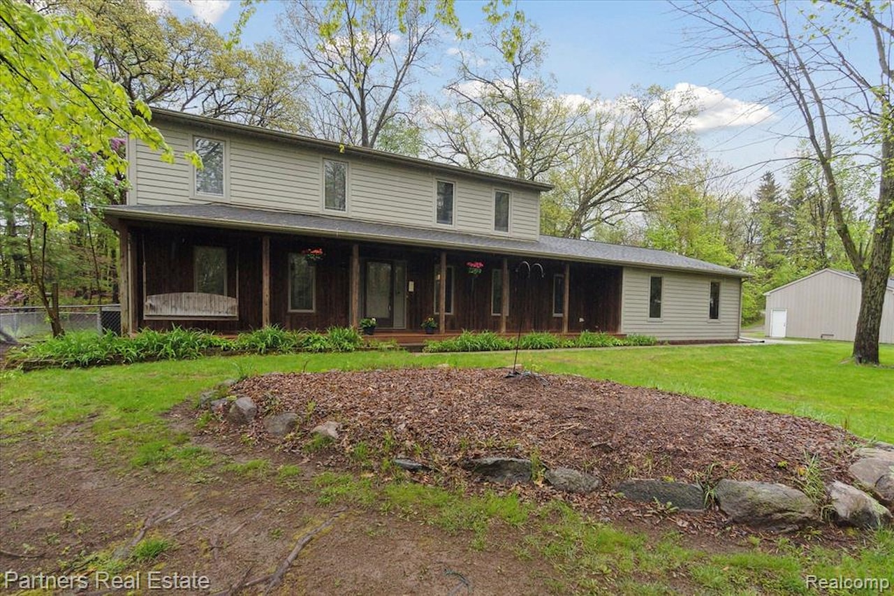 8600 2nd St in Dexter Twp, MI Photo 2