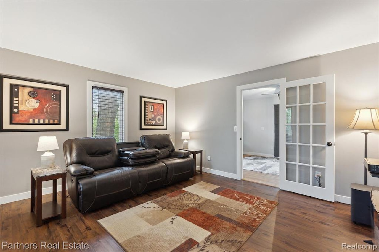 8600 2nd St in Dexter Twp, MI Photo 5