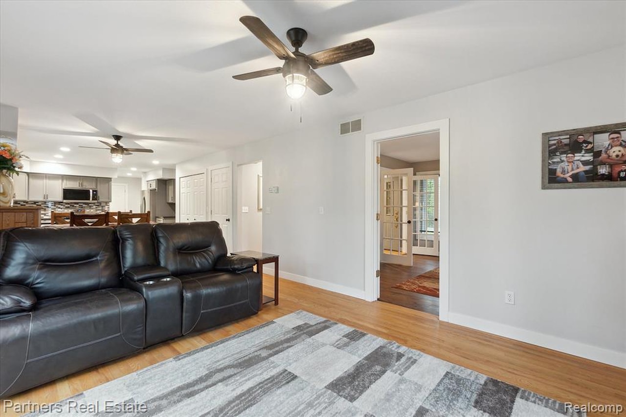 8600 2nd St in Dexter Twp, MI Photo 9
