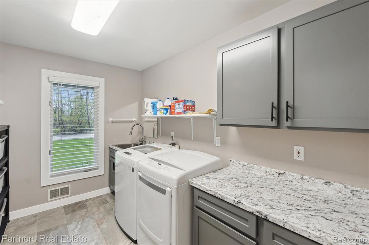 8600 2nd St in Dexter Twp, MI Photo 19