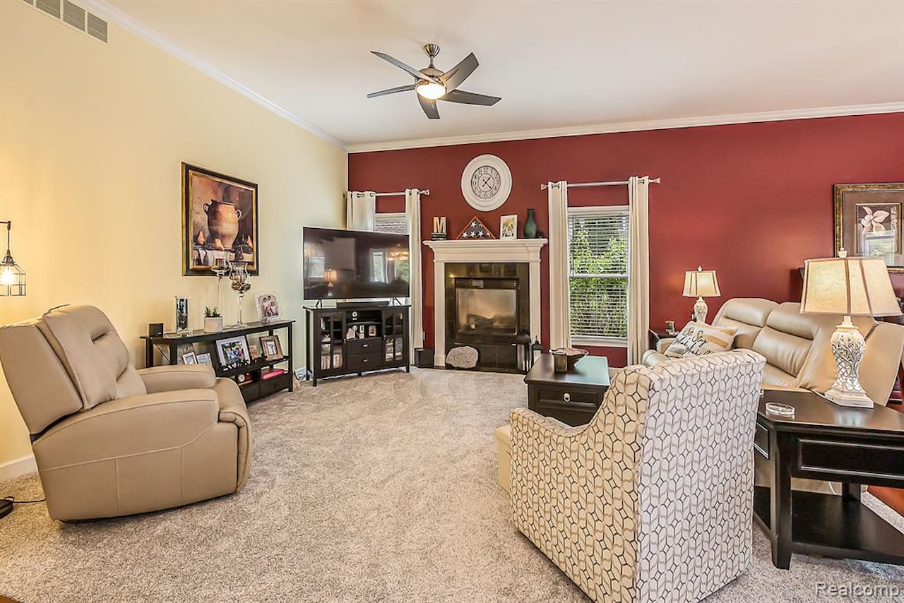 9730 N Tioga Trl in Hamburg Twp, MI Photo 6