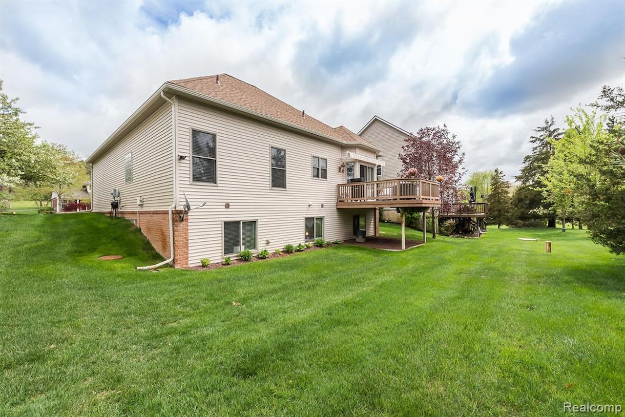 9730 N Tioga Trl in Hamburg Twp, MI Photo 37