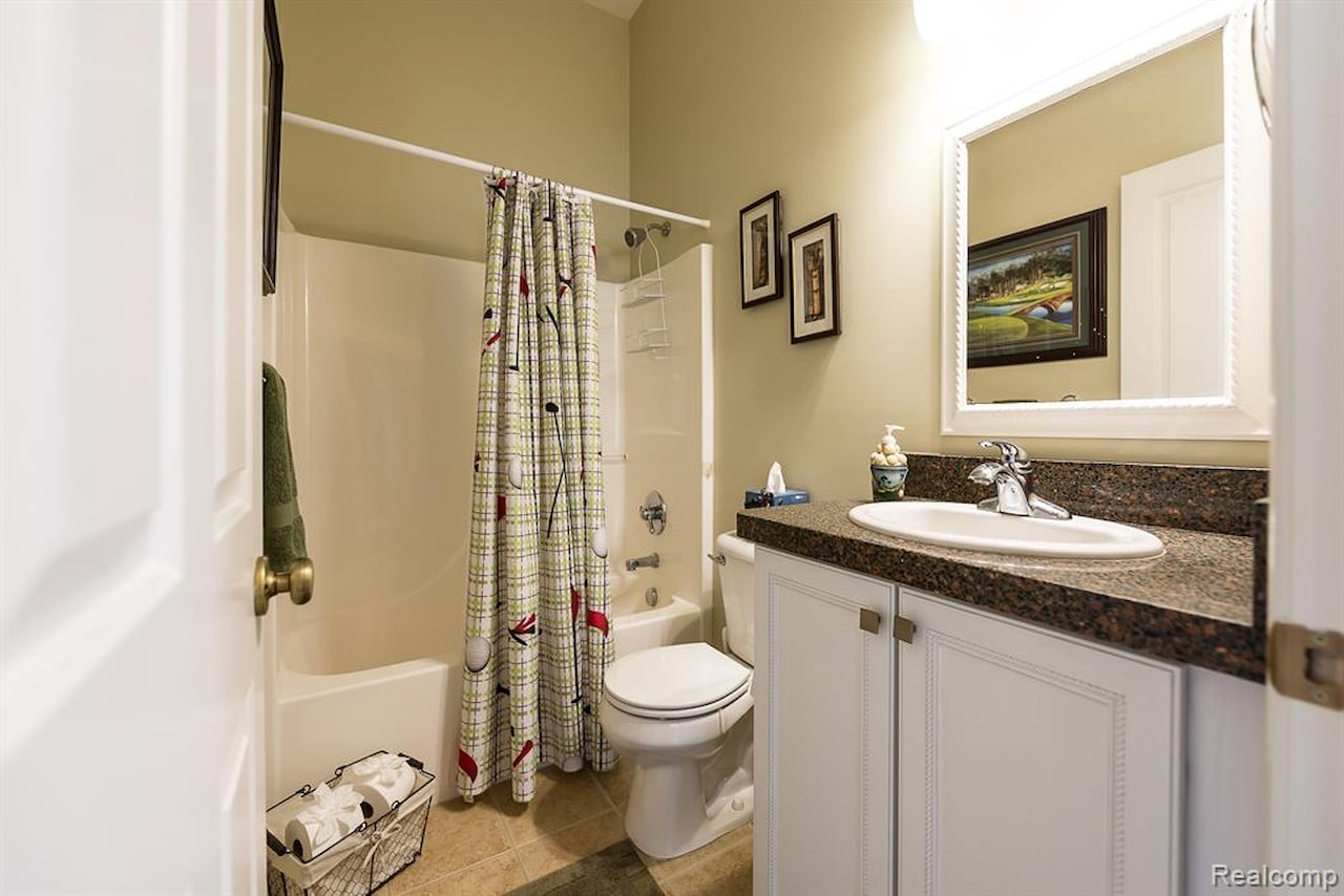 9730 N Tioga Trl in Hamburg Twp, MI Photo 8