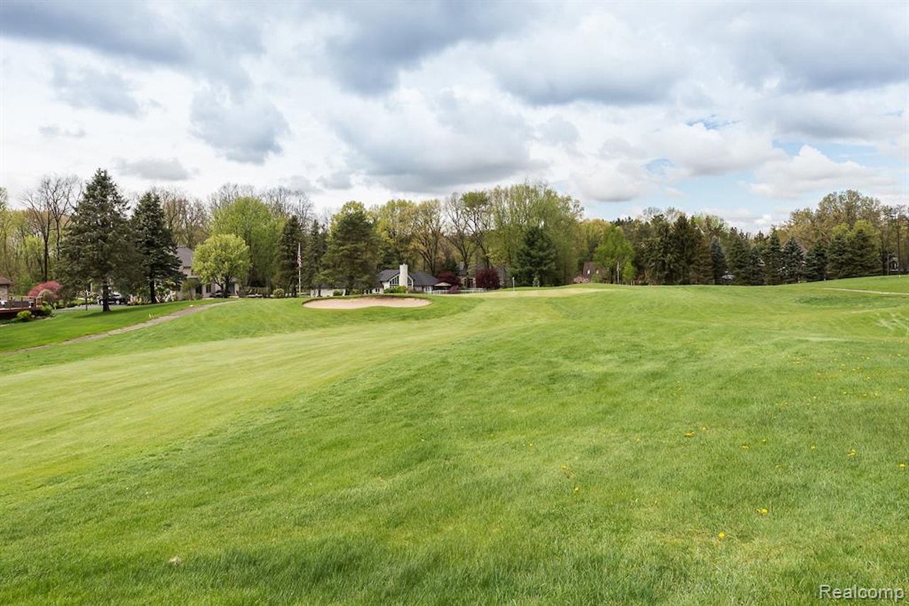 9730 N Tioga Trl in Hamburg Twp, MI Photo 44