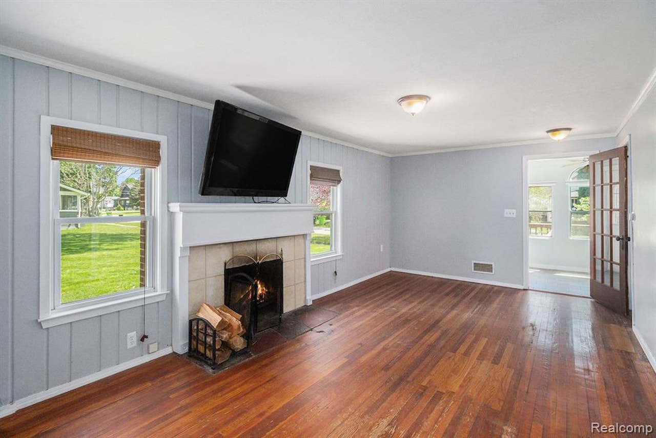 416 W Caroline St in Fenton, MI Photo 3
