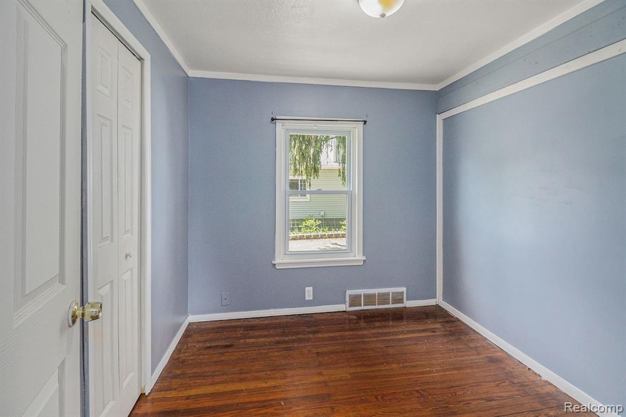 416 W Caroline St in Fenton, MI Photo 6