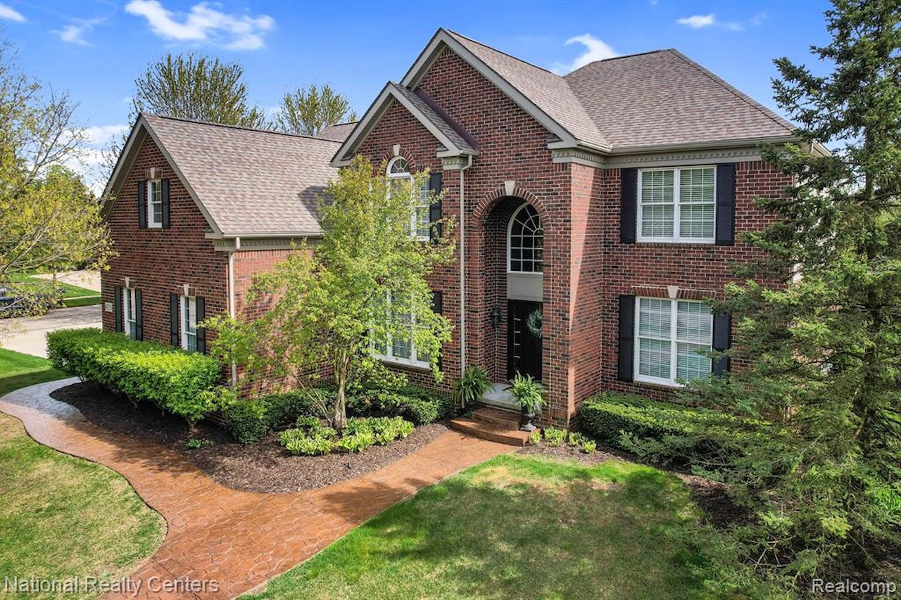 49235 Braeburn Ln in Novi, MI Photo 4