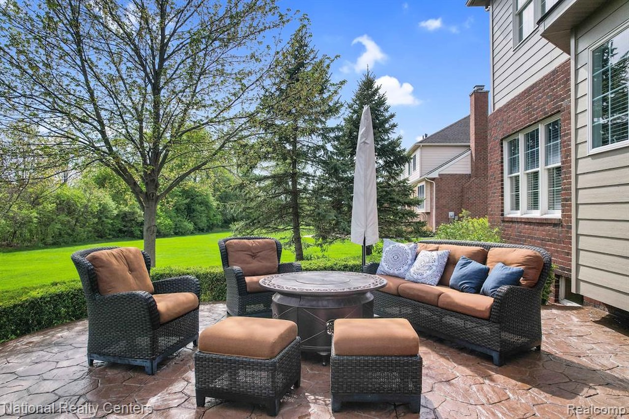 49235 Braeburn Ln in Novi, MI Photo 9