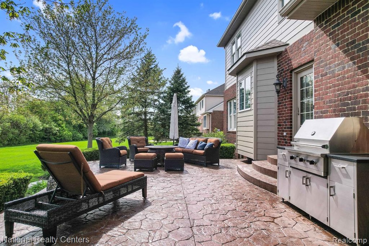 49235 Braeburn Ln in Novi, MI Photo 8