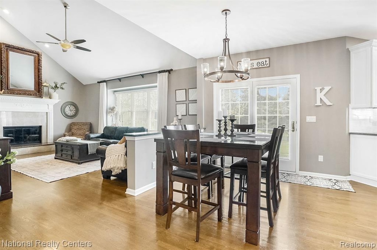 49235 Braeburn Ln in Novi, MI Photo 23