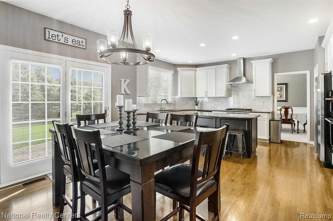 49235 Braeburn Ln in Novi, MI Photo 27