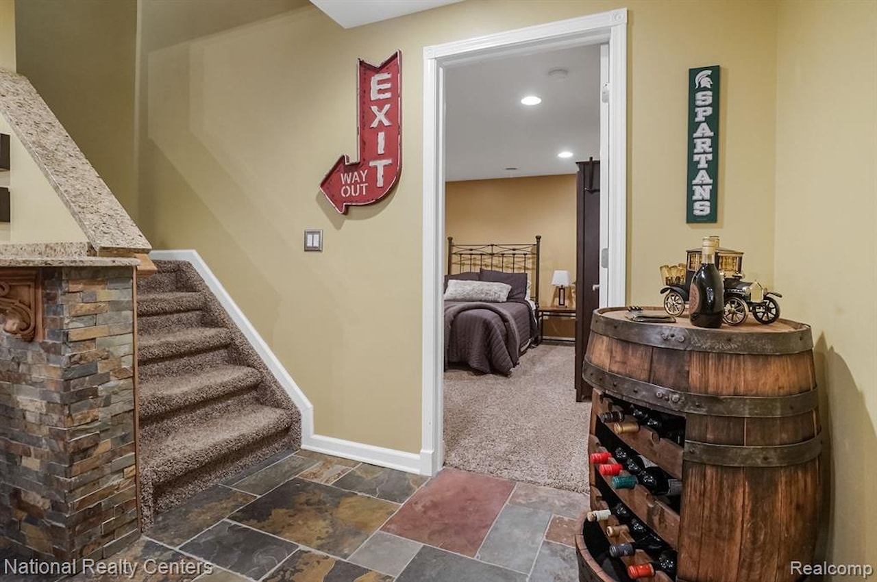 49235 Braeburn Ln in Novi, MI Photo 47
