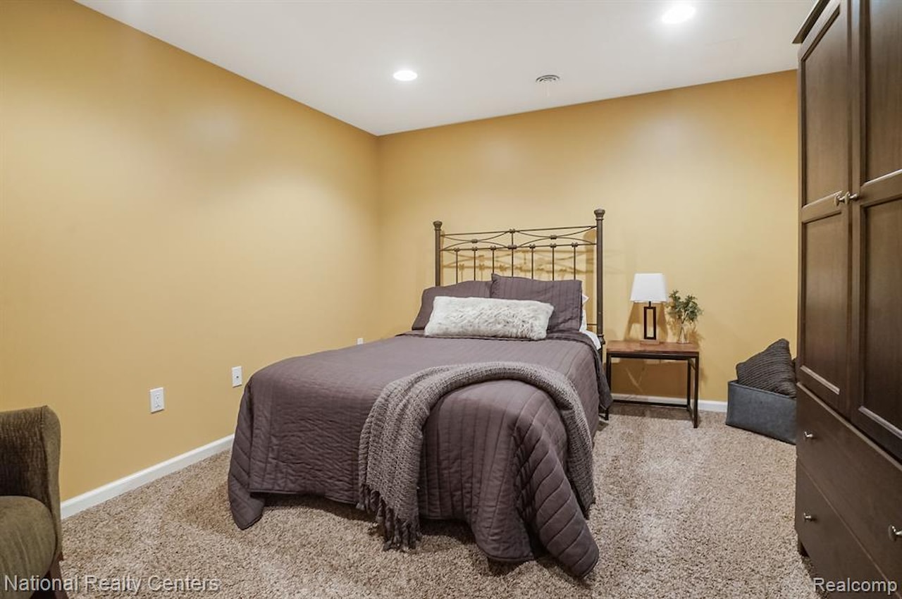 49235 Braeburn Ln in Novi, MI Photo 48