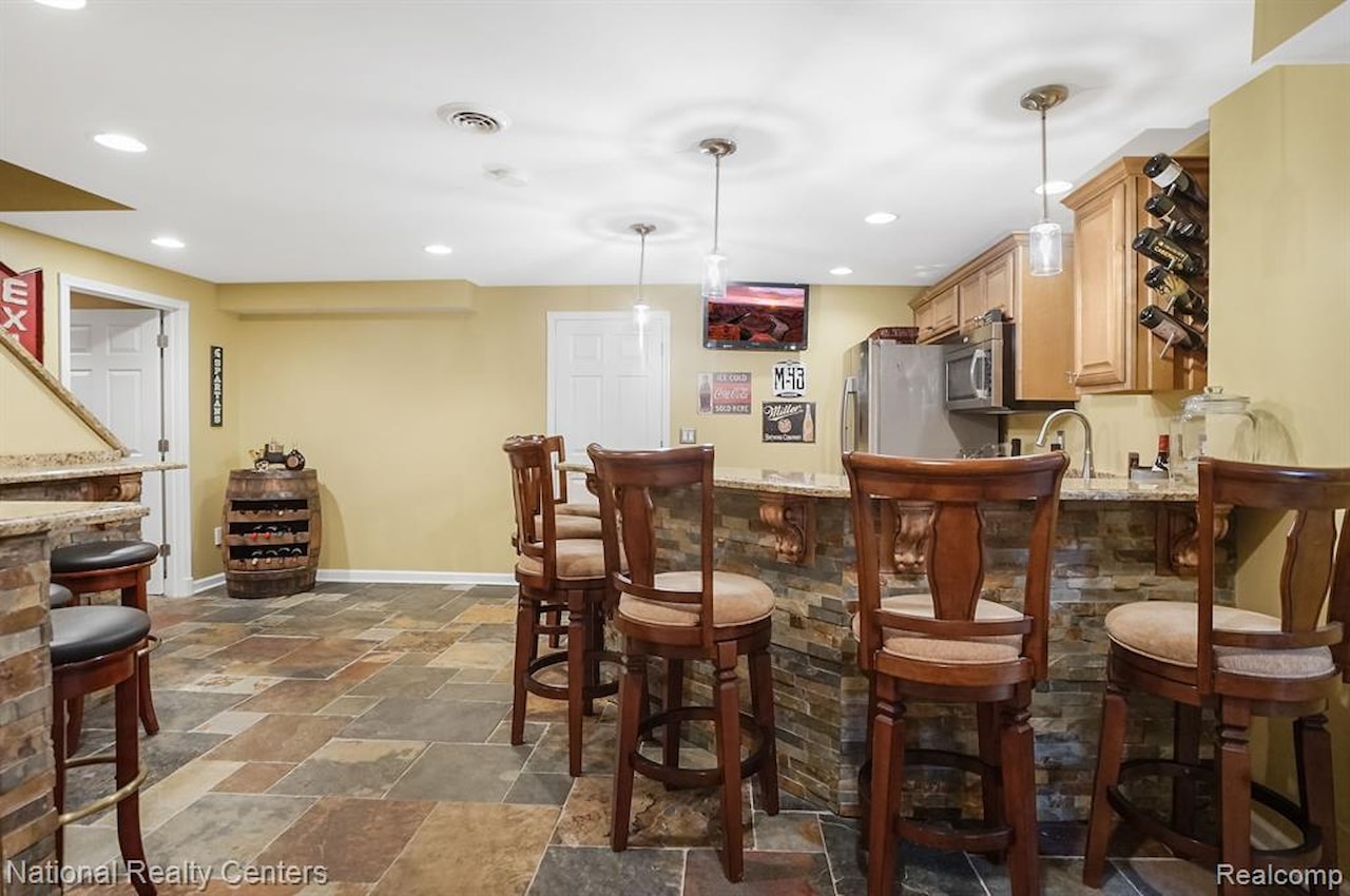 49235 Braeburn Ln in Novi, MI Photo 49