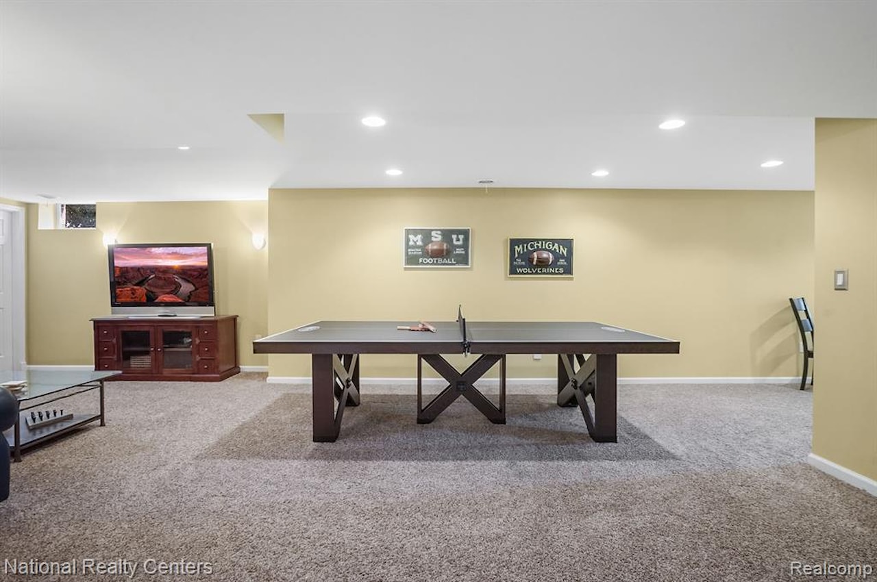 49235 Braeburn Ln in Novi, MI Photo 53