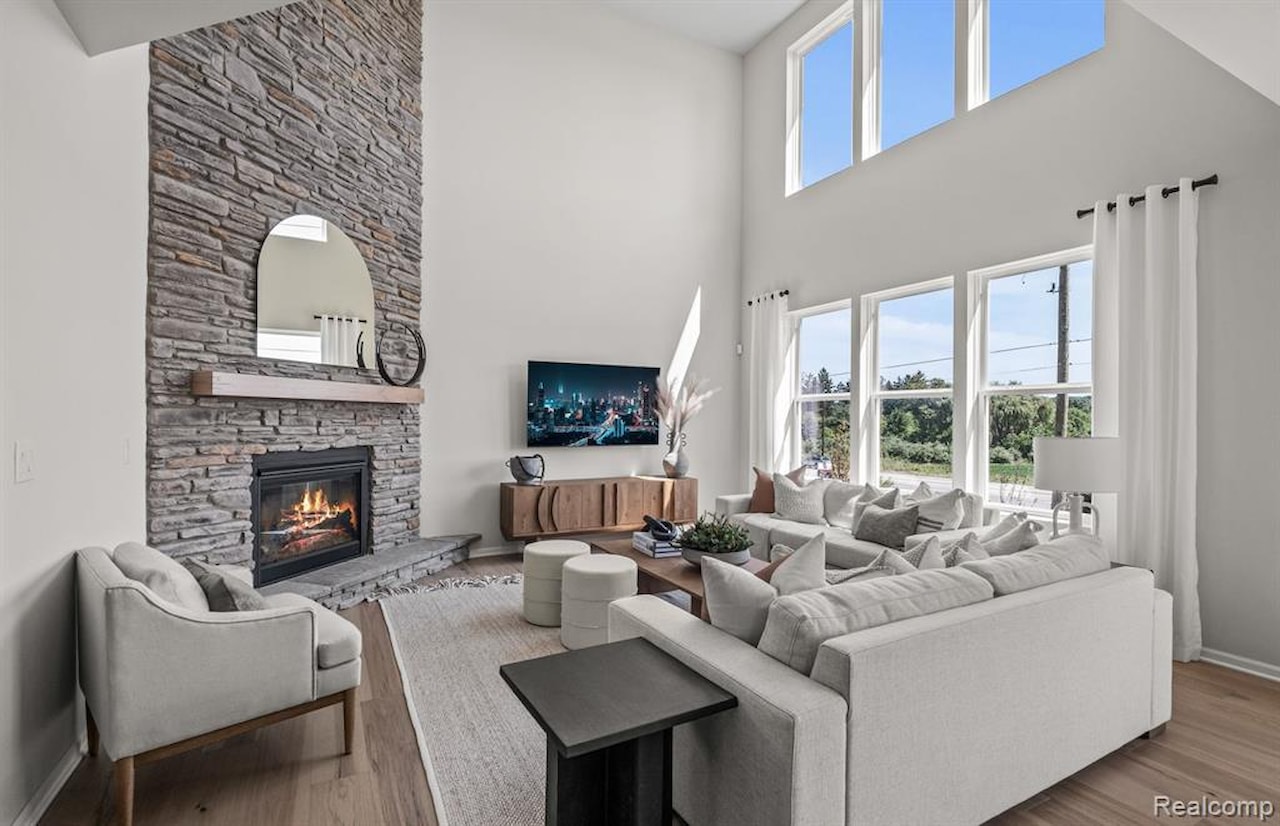 30112 Norway Dr in South Lyon, MI Photo 8