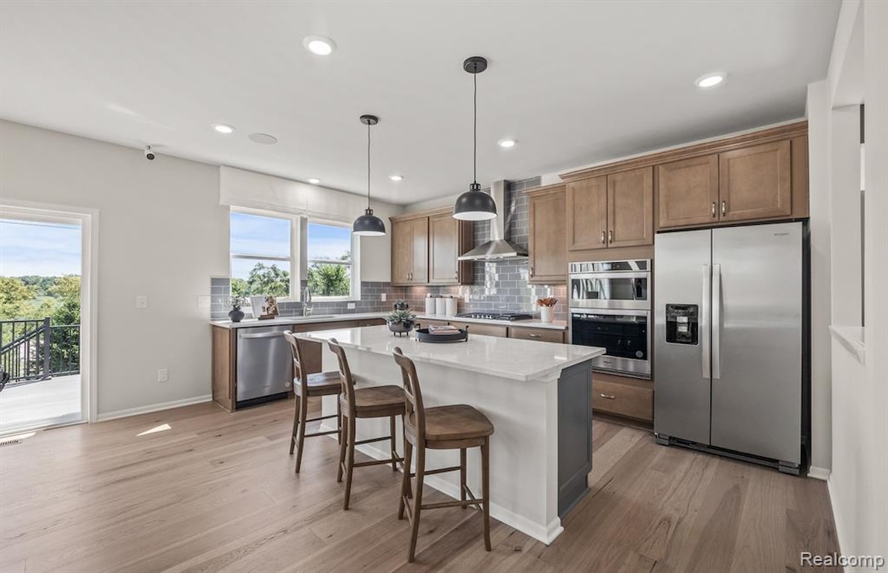 30112 Norway Dr in South Lyon, MI Photo 9