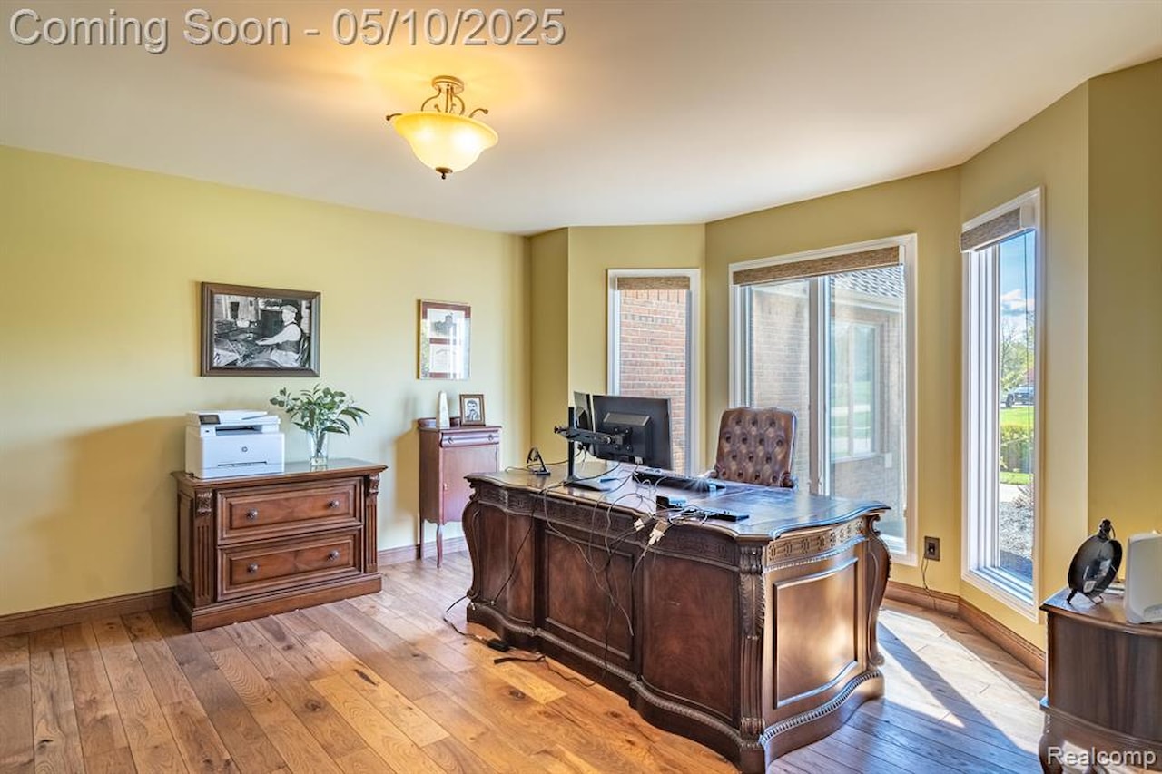 256 Inverness in Highland Twp, MI Photo 8