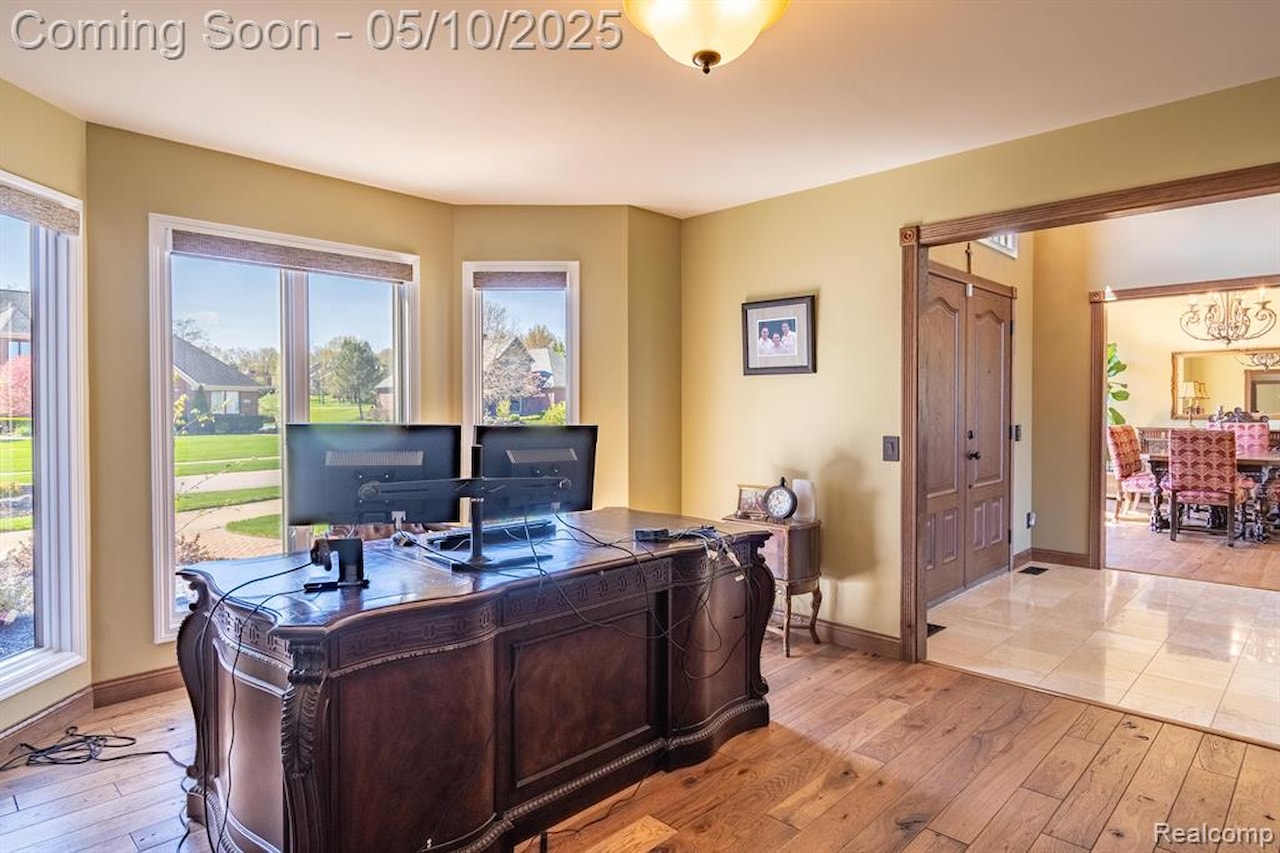 256 Inverness in Highland Twp, MI Photo 10