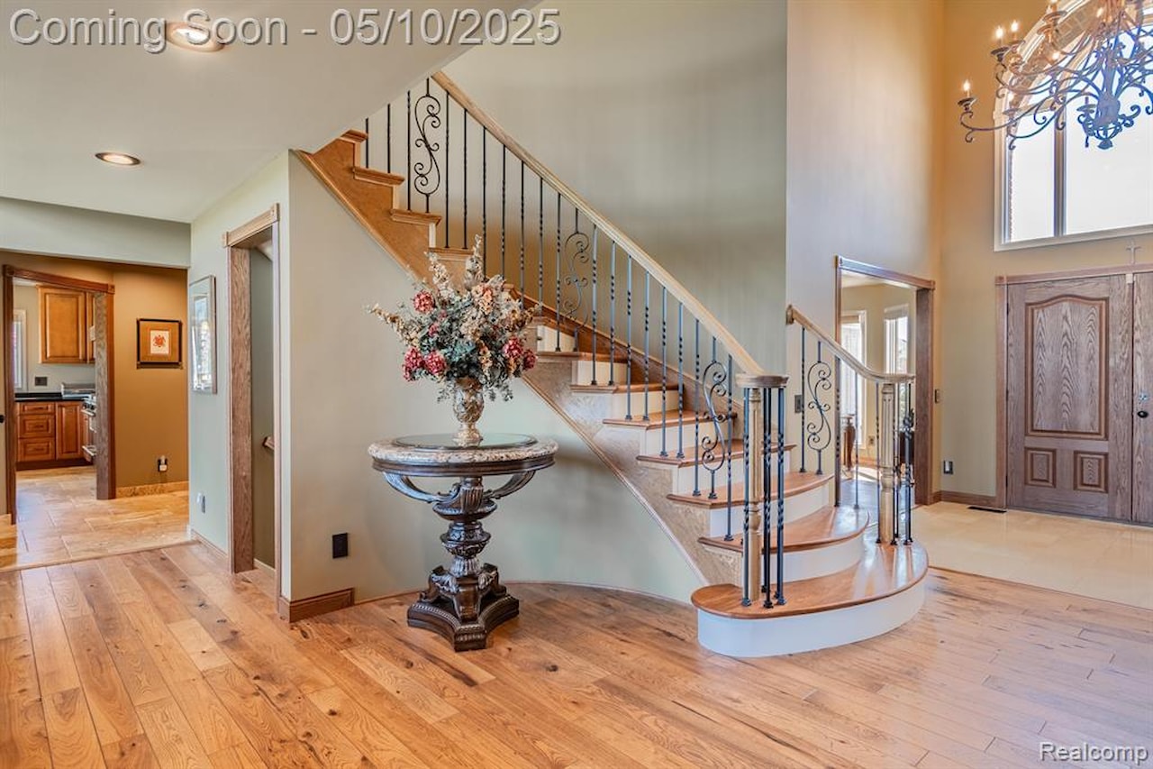 256 Inverness in Highland Twp, MI Photo 12