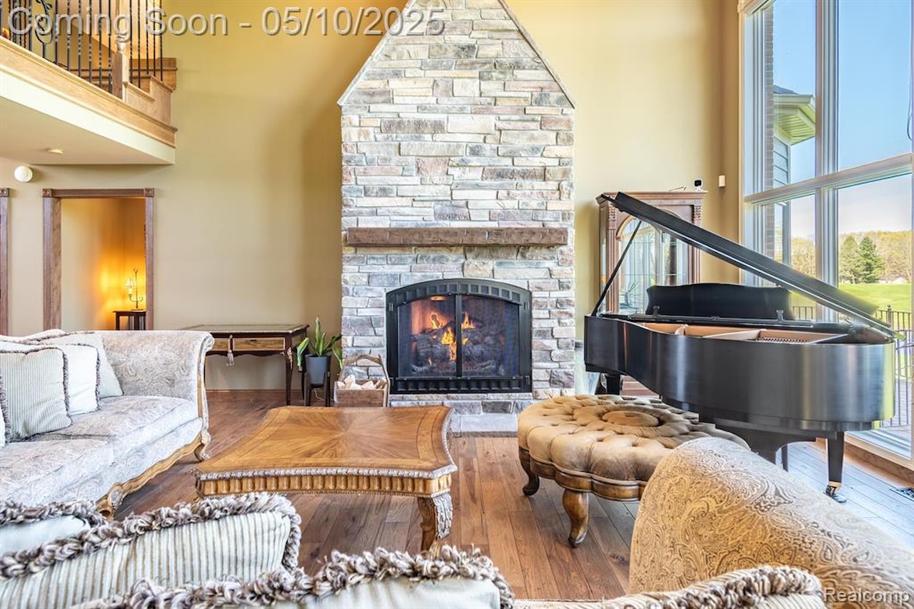 256 Inverness in Highland Twp, MI Photo 14