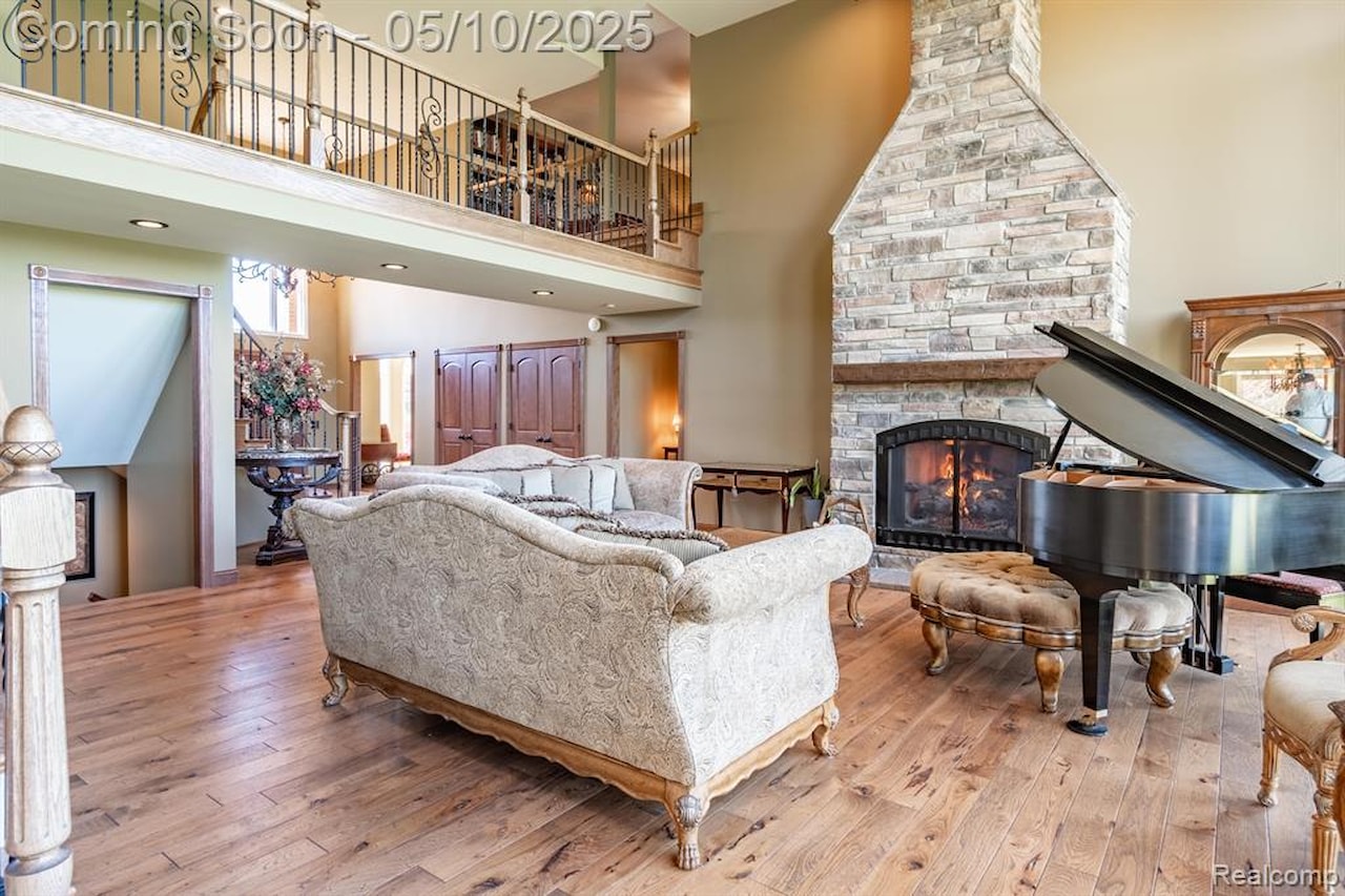 256 Inverness in Highland Twp, MI Photo 15
