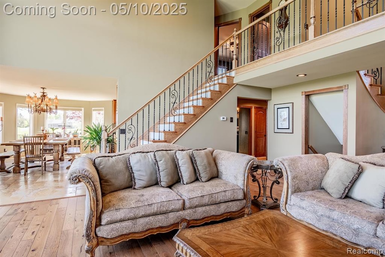 256 Inverness in Highland Twp, MI Photo 16