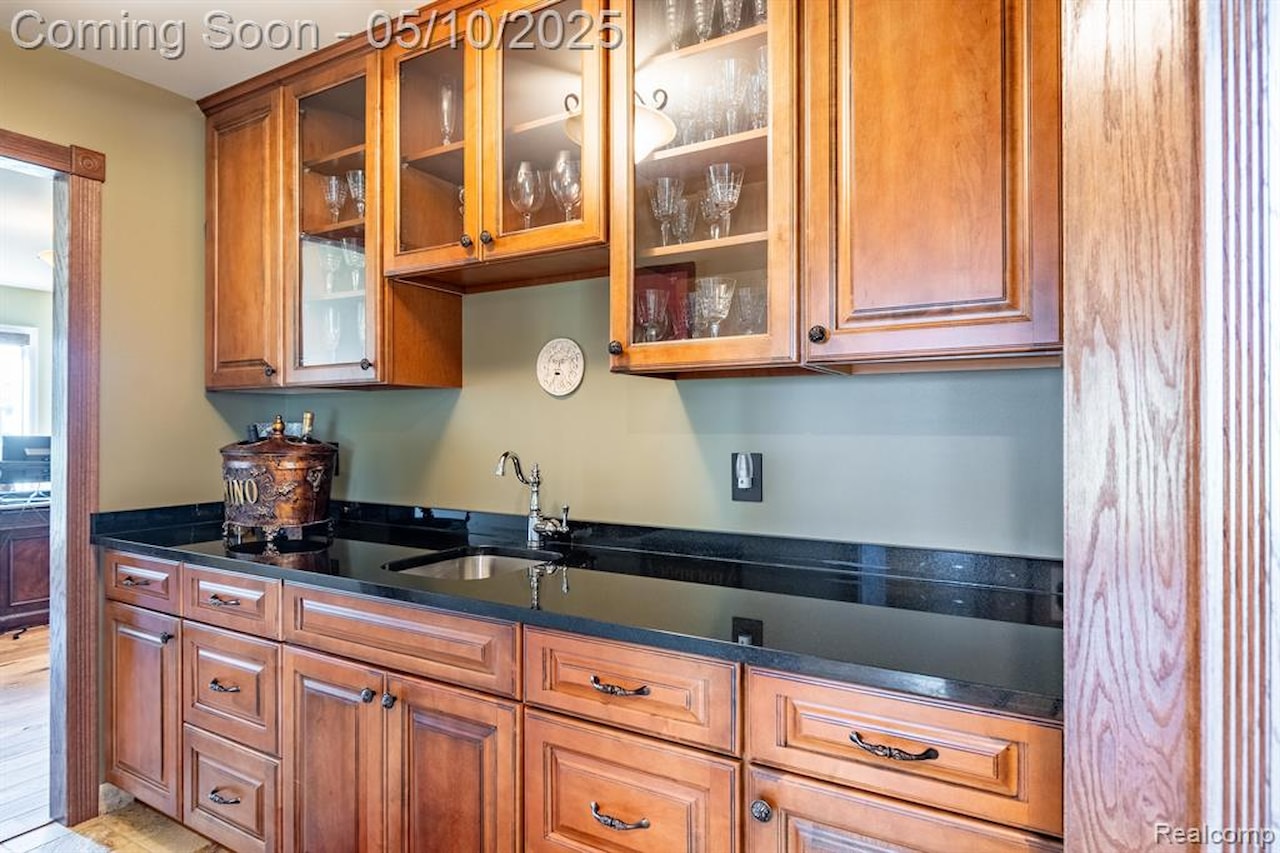 256 Inverness in Highland Twp, MI Photo 17