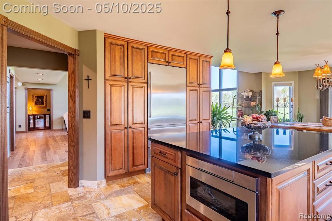 256 Inverness in Highland Twp, MI Photo 19