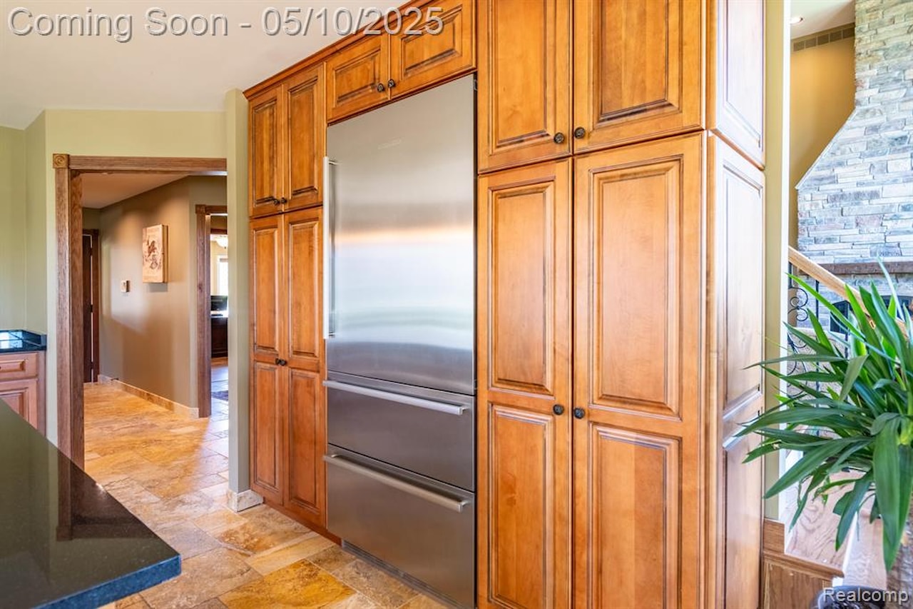 256 Inverness in Highland Twp, MI Photo 21