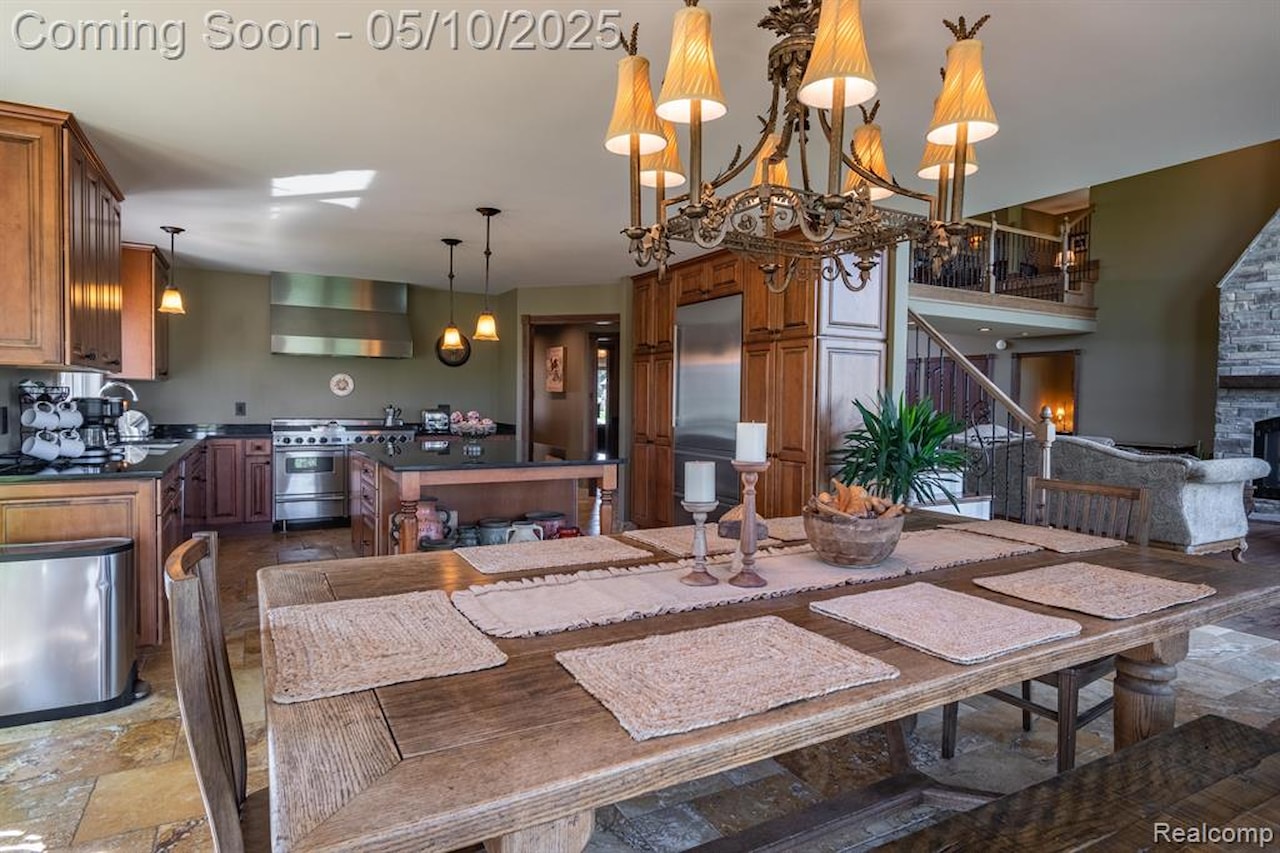 256 Inverness in Highland Twp, MI Photo 25
