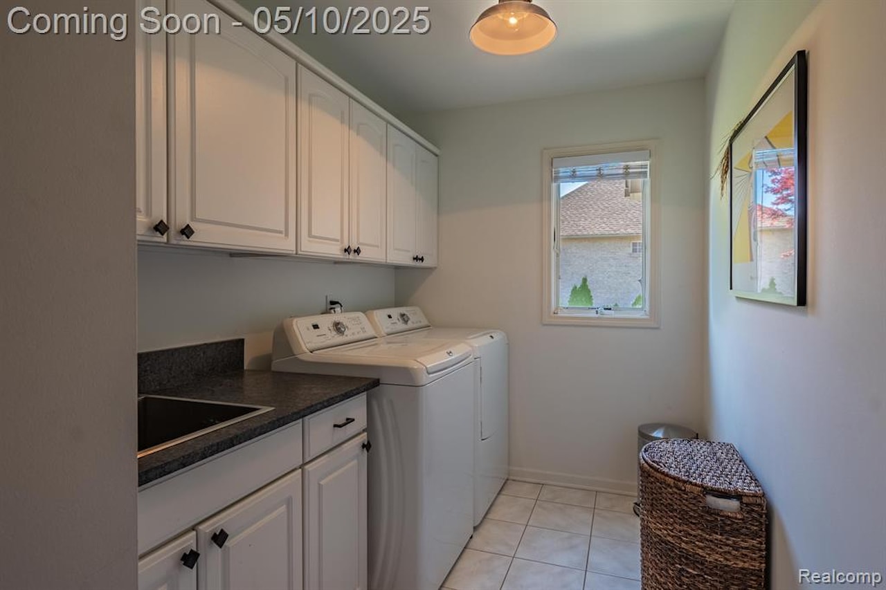 256 Inverness in Highland Twp, MI Photo 28