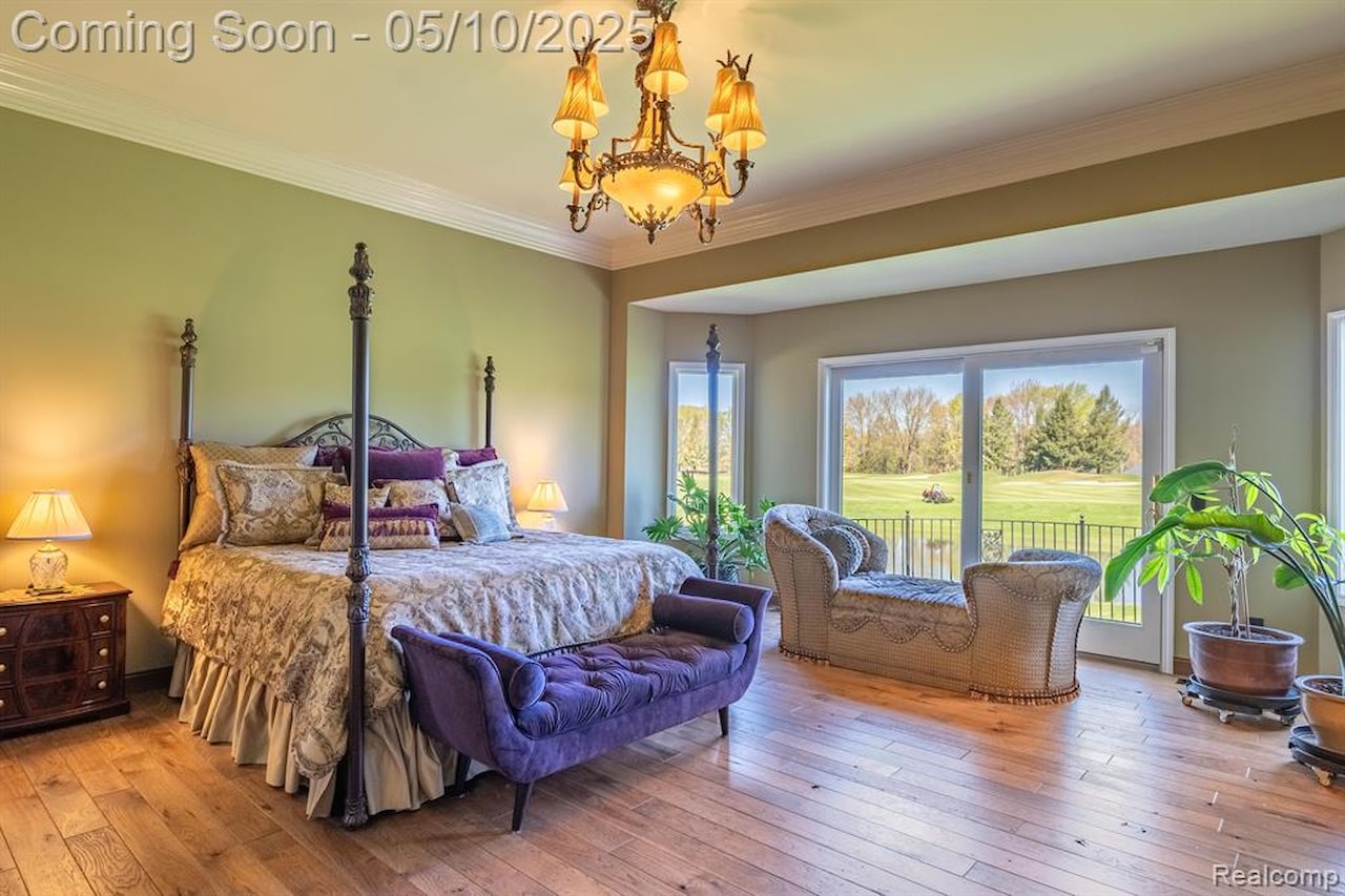 256 Inverness in Highland Twp, MI Photo 5