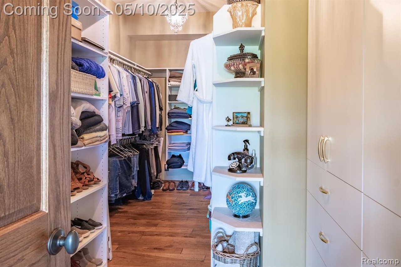 256 Inverness in Highland Twp, MI Photo 32