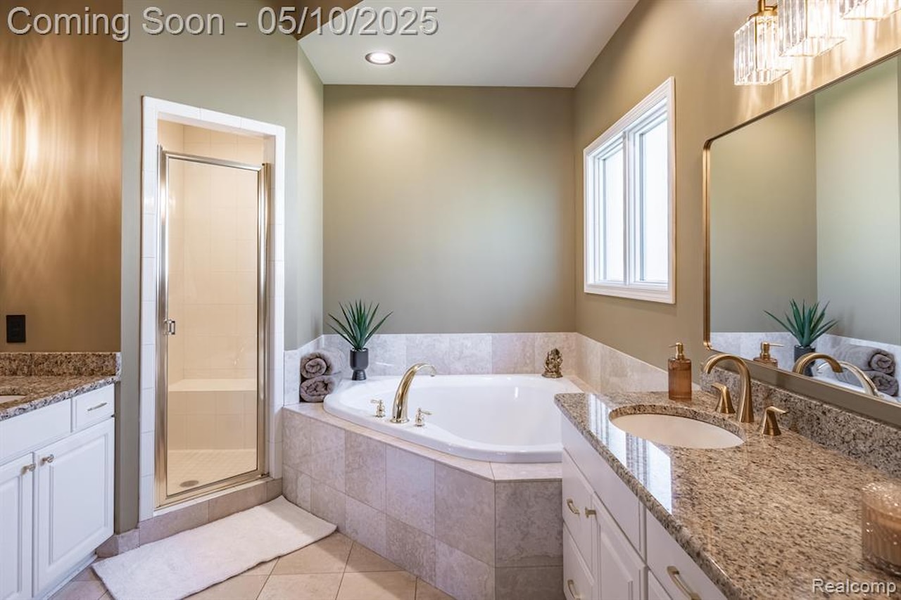 256 Inverness in Highland Twp, MI Photo 34