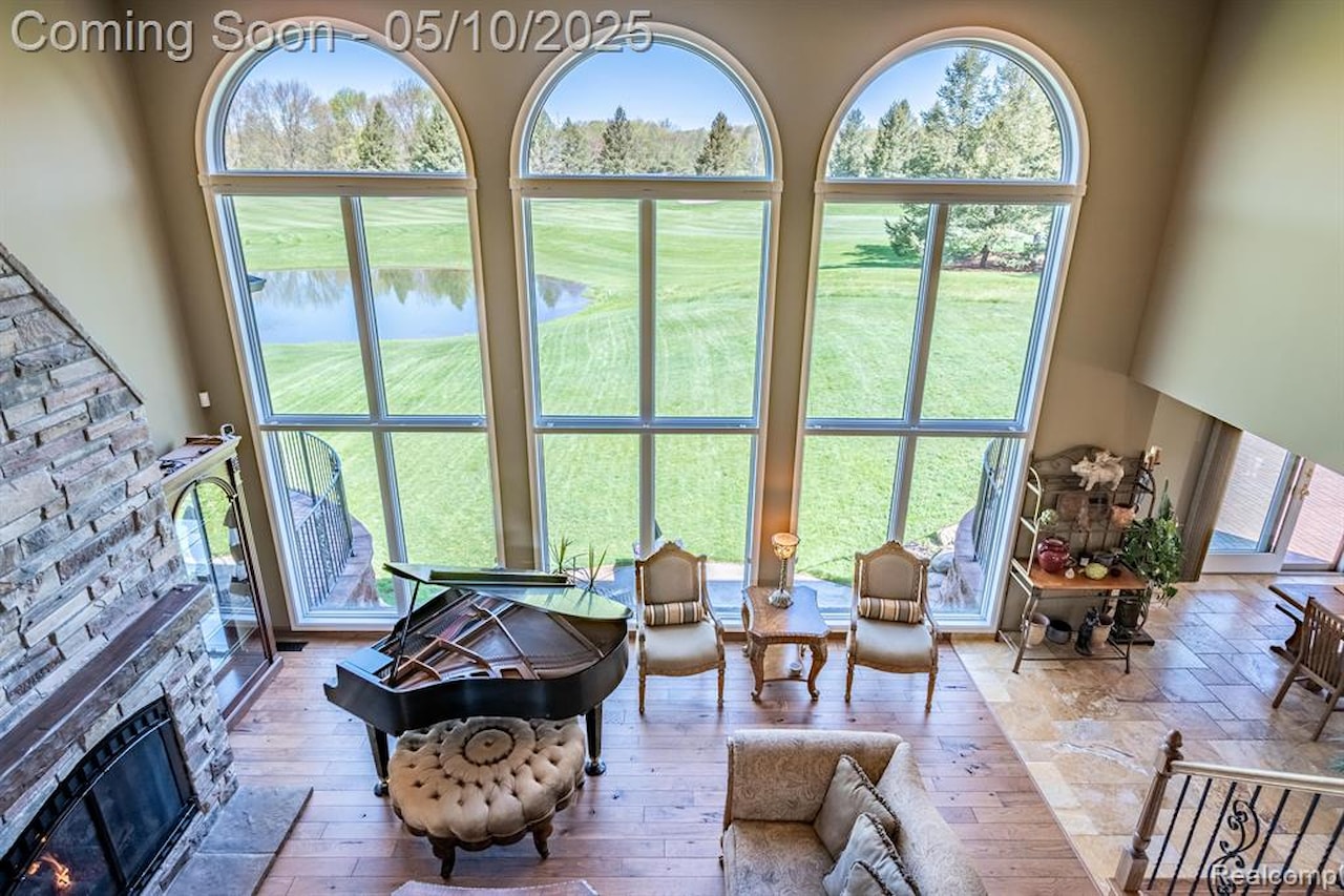 256 Inverness in Highland Twp, MI Photo 36