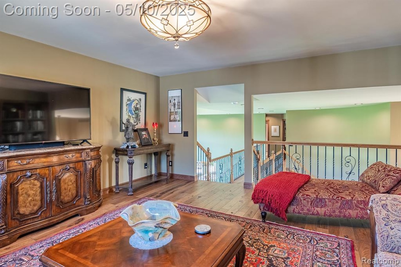 256 Inverness in Highland Twp, MI Photo 40