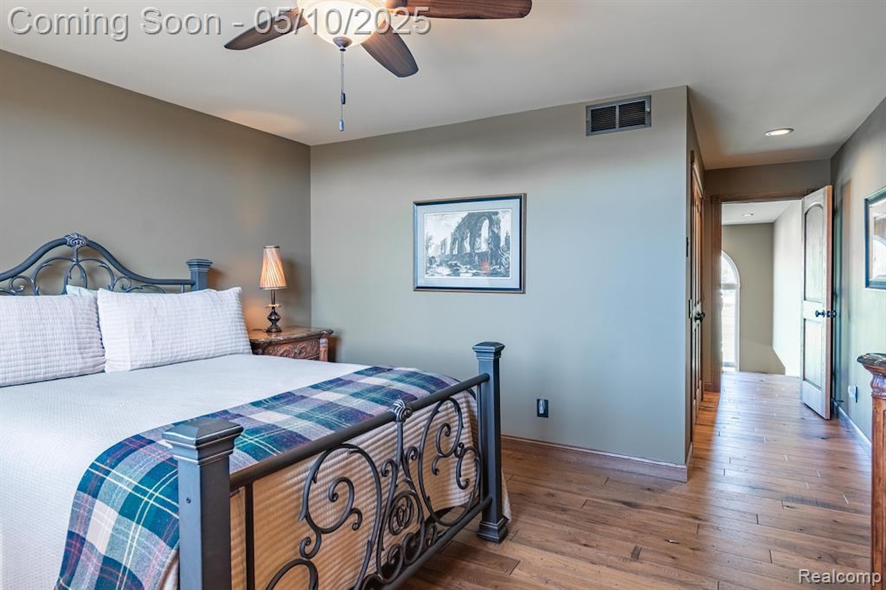 256 Inverness in Highland Twp, MI Photo 43