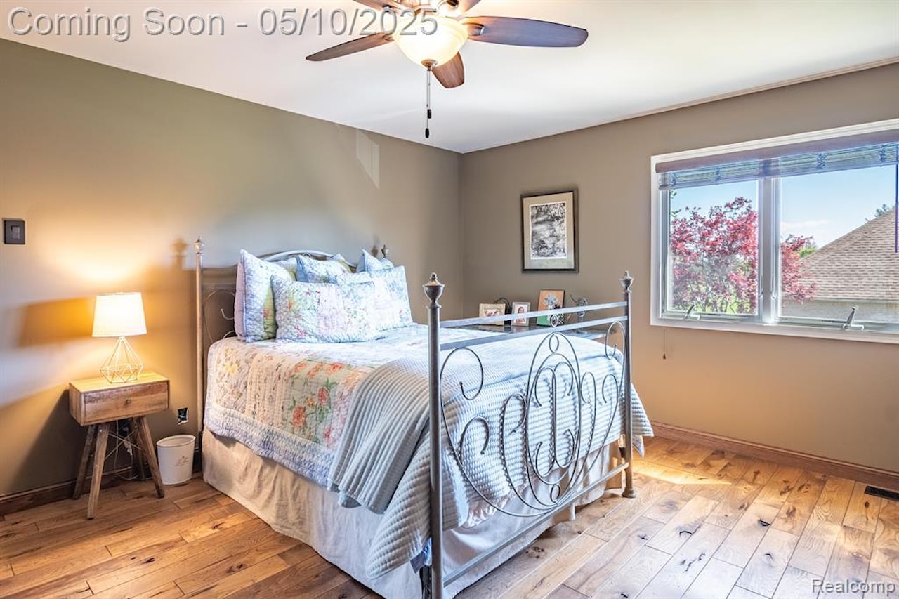 256 Inverness in Highland Twp, MI Photo 46