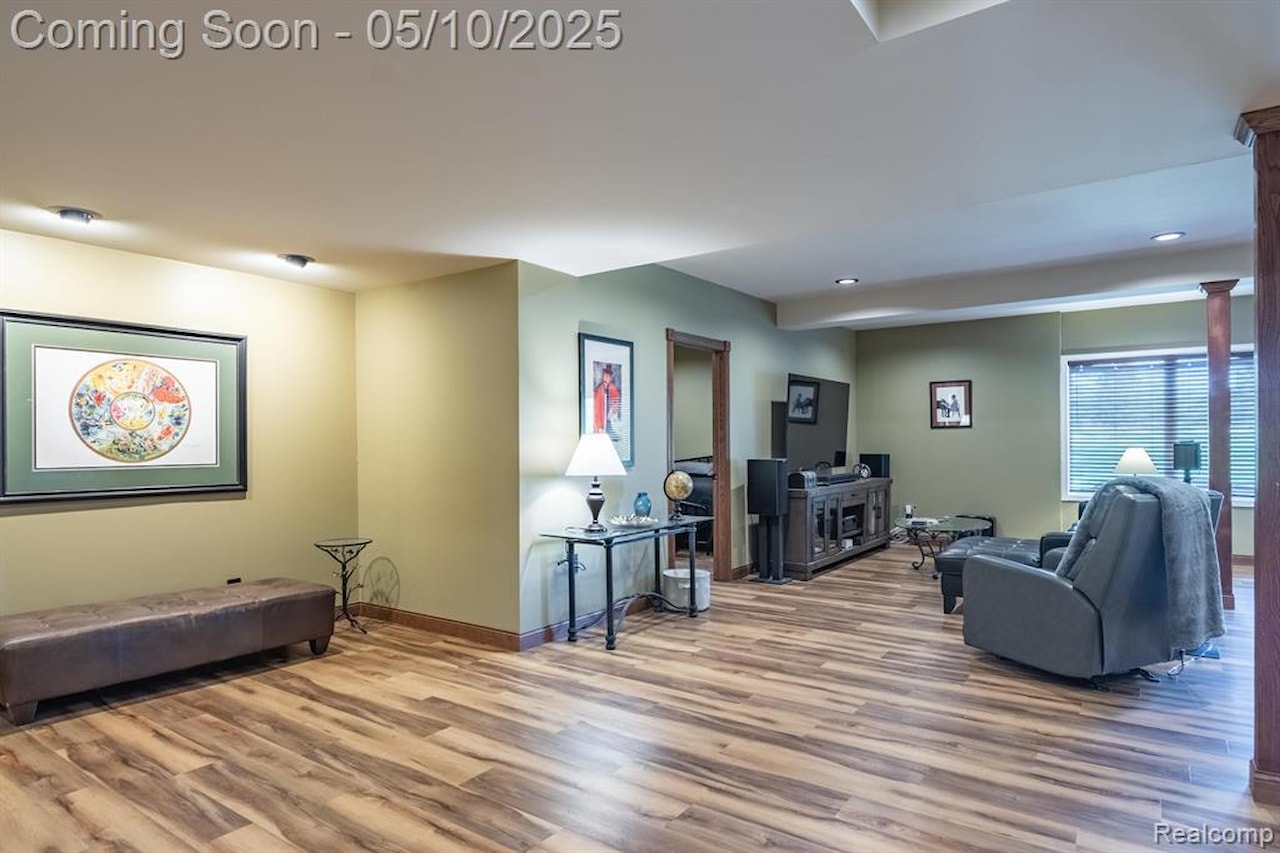 256 Inverness in Highland Twp, MI Photo 54
