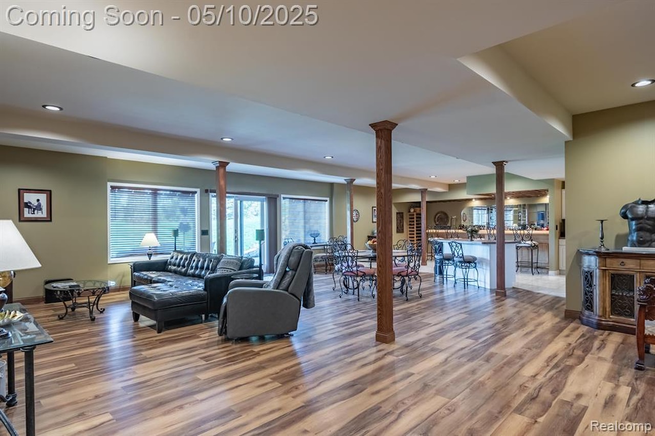 256 Inverness in Highland Twp, MI Photo 55